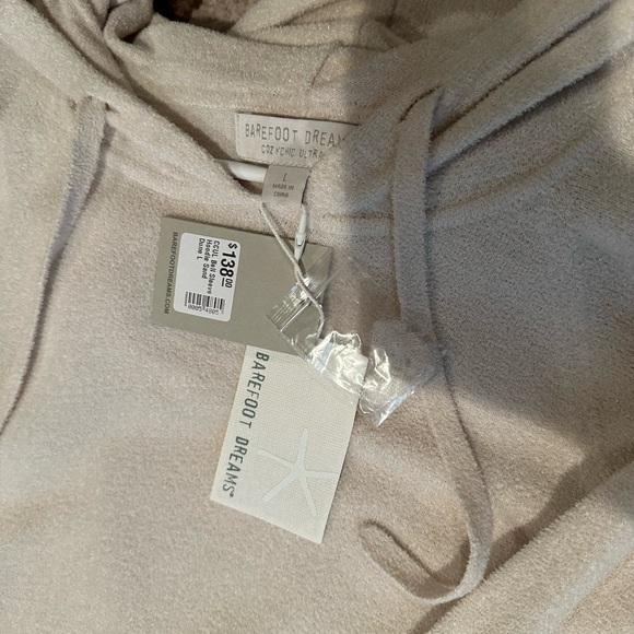 NWT 2piece BAREFOOT DREAMS SET, hoodie & jogger pant from the Malibu Collection. - Picture 6 of 8